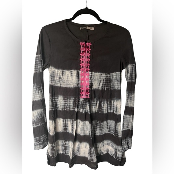 Athleta Gray and White tie die Long Sleeve Cover Up with Pink Detail Size S - Picture 1 of 7
